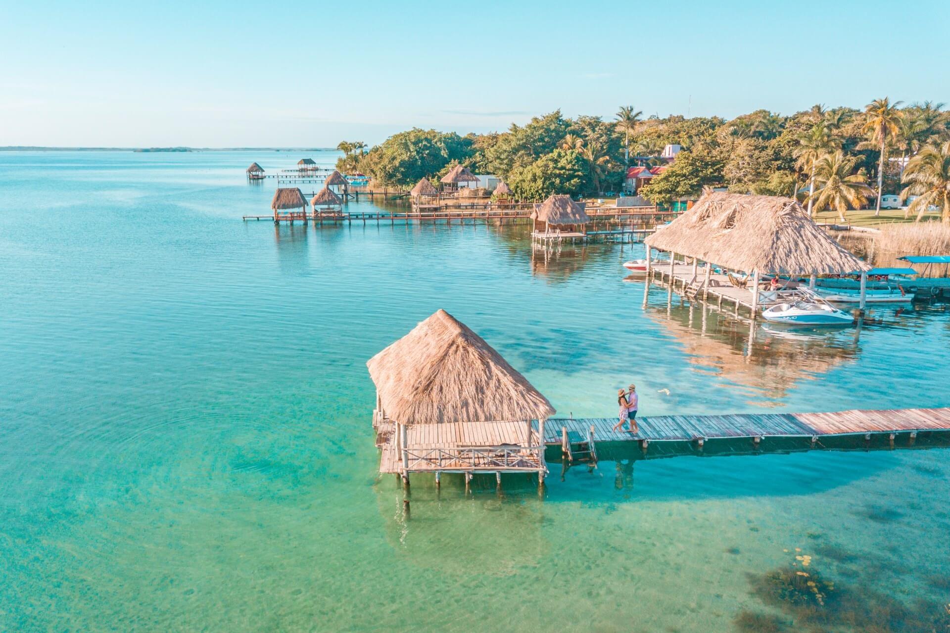 Paquete a Bacalar con vuelo saliendo de CDMX, 4 días de hospedaje, desayuno y acceso a beach club desde ,520 pesos. Acceso a Beach ¡Aplica Verano!