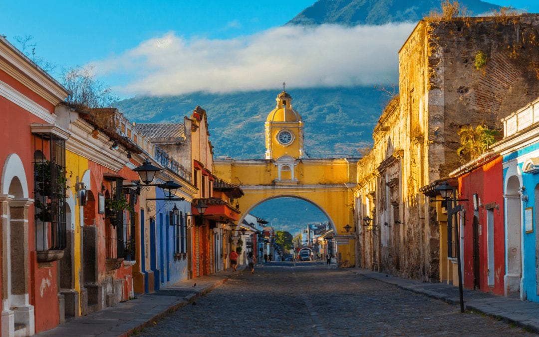 Antigua Guatemala y lago de Atitlán