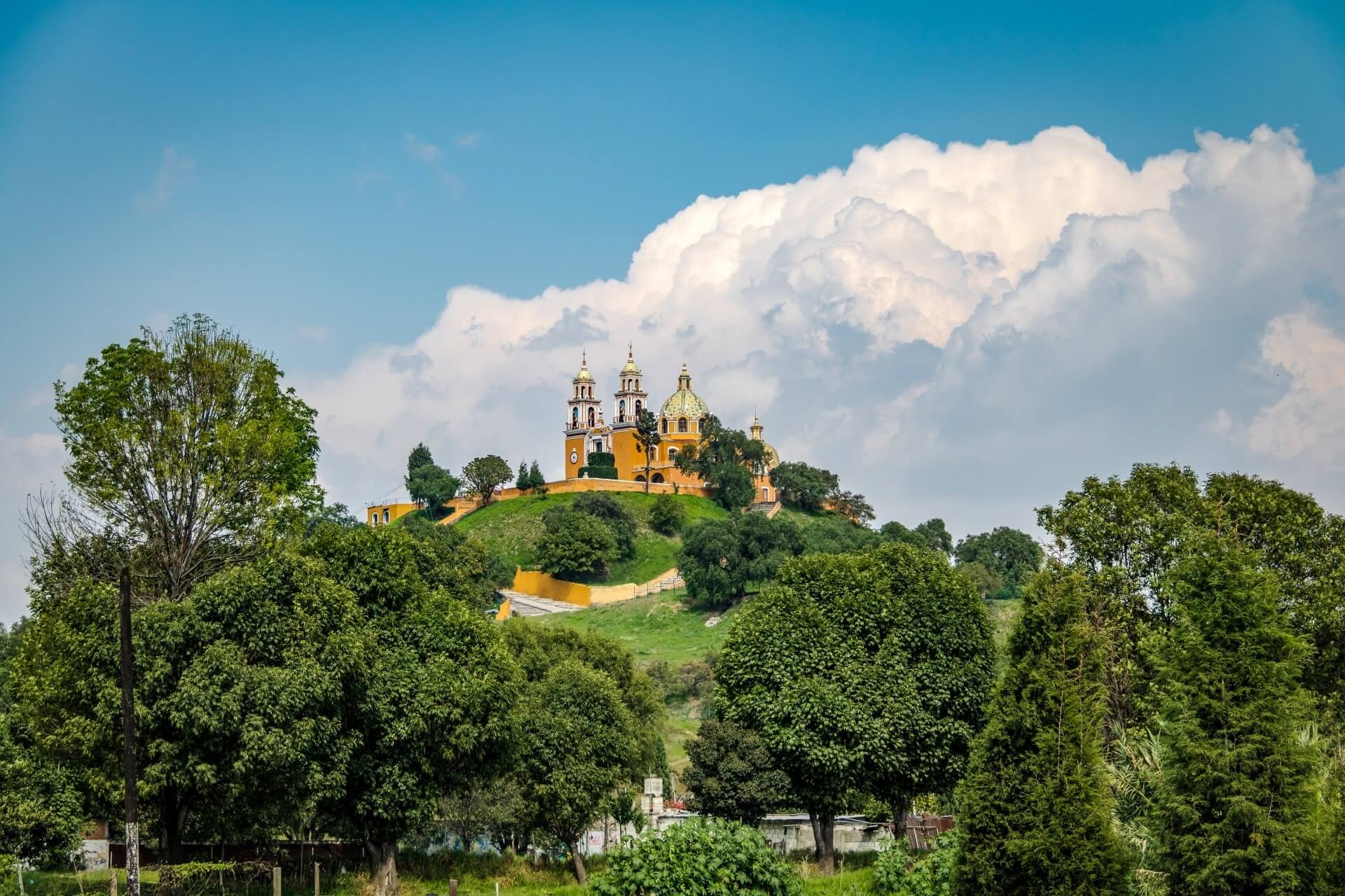 Puebla desde ,252 pesos por persona, incluye: vuelos redondos y hotel excelentemente ubicado por 3 noches. ¡Hay fechas para verano, semana de pascua, puente y fin de semana!