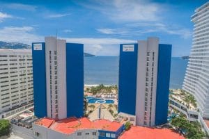 ¡Frente a la playa! Hotel Playa Suites Acapulco de 4 estrellas desde 9 pesos por noche por persona.