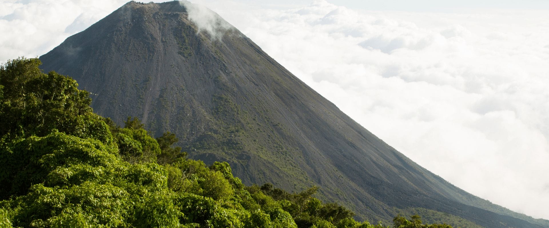 Vuelo redondo a San Salvador desde ,336 pesos saliendo de CDMX, Cancún o Mérida ¡Hay vuelos directos y fechas en verano, navidad y año nuevo!