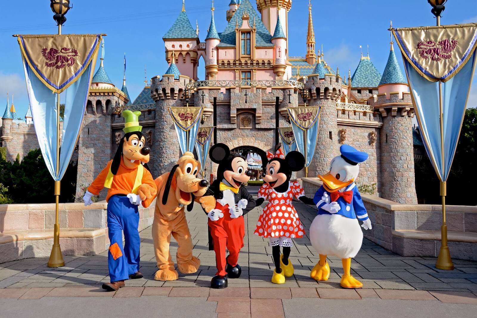 SÚPER PAQUETE A DISNEY: vuelo redondo saliendo de CDMX o CUN + 4 noches de hospedaje en Disney´s Coronado Springs desde ,781pesos por persona