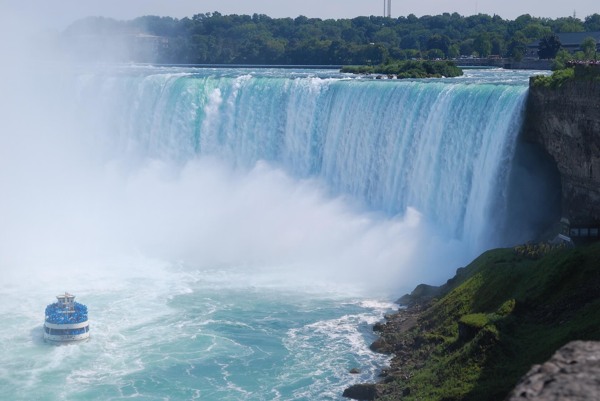 Days Inn & Suites by Wyndham Niagara Falls Centre St.