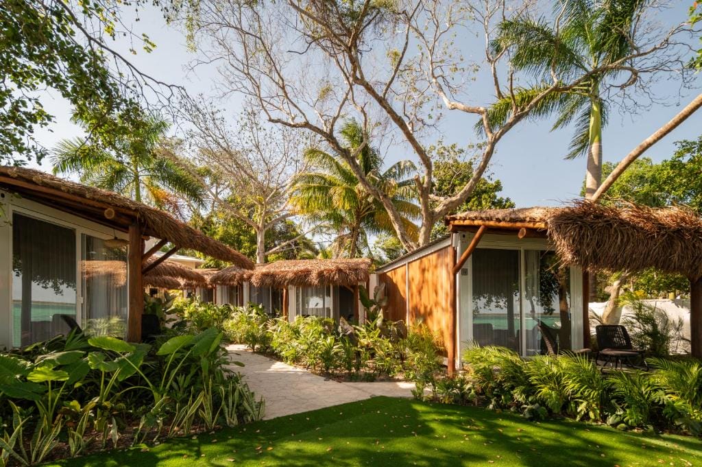 Casa Aakal Lagoon Front